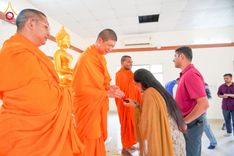 ภาพ No.213379:วันที่ 26 มีนาคม พ.ศ. 2568 วัดพระธรรมกายและมูลนิธิธรรมกาย มอบพระธรรมกายบรรจุพระธาตุแก่รัฐมนตรีว่าการกระทรวงยุติธรรมฯ ประเทศอินเดีย