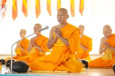 ภาพ No.158897:พิธีตักบาตร ในวันอาทิตย์ต้นเดือน วันที่ 6 ตุลาคม พ.ศ. 2567 ณ สภาธรรมกายสากล วัดพระธรรมกาย
