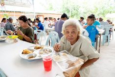ภาพ No.235471:วันที่ 30-31 กรกฎาคม พ.ศ. 2568 วัดพระธรรมกาย มูลนิธิธรรมกาย ร่วมกับศูนย์ส่งเสริมศีลธรรมจังหวัดสุรินทร์ เปิดศูนย์พักพิงชั่วคราวเพื่อช่วยเหลือประชาชน ผู้อพยพจากเหตุปะทะกันตามแนวชายแดน ไทย-กัมพูชา ตั้งแต่วันที่ 24 กรกฎาคม พ.ศ.2568 เป็นต้นไป