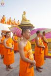 ภาพ No.201334:พระธรรมยาตราปฏิบัติธรรม และถ่ายภาพหมู่ประวัติศาสตร์ ณ อาคารธรรมยาตรา กตัญญูบูชามหาปูชนียาจารย์  ตรงข้ามวัดปากน้ำภาษีเจริญ จ.กรุงเทพมหานคร ในโครงการธรรมยาตรา กตัญญูบูชา มหาปูชนียาจารย์ พระมงคลเทพมุนี(สด จนฺทสโร) พระผู้ปราบมาร อนุสรณ์สถาน 7 แห่ง ปีที่ 13
