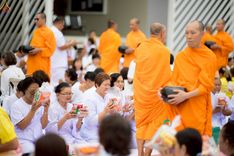 ภาพ No.242007:วันอาทิตย์ที่ 31 สิงหาคม พ.ศ. 2568 พิธีทำบุญแด่คณะสงฆ์ 122 รูป ฉลอง 121 ปี อำเภอคลองหลวง จ.ปทุมธานี เพื่อนำส่งช่วยเหลือคณะสงฆ์ 323 วัด 4 จังหวัดชายแดนภาคใต้ และช่วยเหลือประชาชนจากเหตุปะทะ แนวชายแดนไทย-กัมพูชา ณ บริเวณหน้าที่ว่าการอำเภอคลองหลวง จังหวัดปทุ