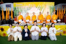 ภาพ No.188891:พิธีถวายภัตตาหารเป็นสังฆทาน แด่พระธรรมยาตรา ในโครงการธรรมยาตรา กตัญญูบูชา มหาปูชนียาจารย์ พระมงคลเทพมุนี(สด จนฺทสโร) พระผู้ปราบมาร ปีที่ 13 ณ อนุสรณ์สถานมหาวิหารพระมงคลเทพมุนี (โลตัสแลนด์) อ.สองพี่น้อง จ.สุพรรณบุรี วันที่ 4 มกราคม พ.ศ.2568