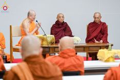 ภาพ No.223066:วันที่ 24 เมษายน พ.ศ. 2568 หลวงพ่อทัตตชีโวต้อนรับคณะสงฆ์เมียนมา ณ อาคาร 100 ปี คุณยายมหารัตนอุบาสิกาจันทร์ ขนนกยูง วัดพระธรรมกาย