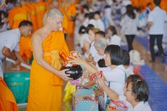 ภาพ No.240529:วันพุธที่ 27 สิงหาคม พ.ศ. 2568 พิธีตักบาตร ในวันธรรมชัย ณ วัดพระธรรมกาย จ.ปทุมธานี
