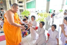ภาพ No.246631:วันที่ 14 กันยายน พ.ศ. 2568 พิธีตักบาตรฉลองพระใหม่ ในโครงการอุปสมบทหมู่บูชาธรรม ครบรอบ108ปี วันครูผู้ค้นพบวิชชาธรรมกาย ณ วิหารคด วัดพระธรรมกาย