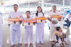 ภาพ No.159036:พิธีตักบาตร ในวันอาทิตย์ต้นเดือน วันที่ 6 ตุลาคม พ.ศ. 2567 ณ สภาธรรมกายสากล วัดพระธรรมกาย
