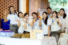 ภาพ No.239810:วันที่ 16-17 สิงหาคม พ.ศ. 2568 การปฏิบัติหน้าที่ของเจ้าหน้าที่ทุกสถานะ เพื่องานพิธีอัญเชิญรูปเหมือนพระมงคลเทพมุนี (สด จันทสโร) และพิธีกดปุ่มอัญเชิญรูปเหมือน พระมงคลเทพมุนี (สด จันทสโร) ณ มหาวิหารแก้วพระมงคลเทพมุนี ศูนย์ปฏิบัติธรรมแก้วเมืองเลย จ.เลย