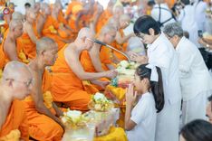 ภาพ No.162184:พิธีถวายภัตตาหารเมนูสวรรค์ เนื่องในวันออกพรรษา (ขึ้น 15 ค่ำ เดือน 11) วันพฤหัสบดีที่ 17 ตุลาคม พ.ศ. 2567 ณ หอฉันคุณยายอาจารย์ฯ วัดพระธรรมกาย
