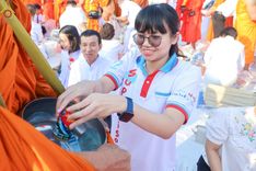 ภาพ No.180471:พิธีตักบาตรพระ ๑,๐๐๐ รูป ฉลองเมืองลำปาง ๑,๓๔๔ ปี วันเสาร์ที่ ๗ ธันวาคม พ.ศ. ๒๕๖๗ ณ ลานพระบรมราชานุสาวรีย์ พระนเรศวรมหาราช อ.เกาะคา จ.ลำปาง