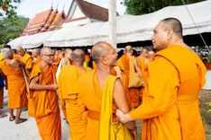 ภาพ No.234433:วันพฤหัสบดีที่ 24 กรกฎาคม พ.ศ. 2568 พิธีถวายสังฆทานแก่คณะสงฆ์ 323 วัด , พิธีมอบกองทุนหนุนแรงใจช่วยครูใต้ , พิธีทำบุญส่วนกุศลแด่ผู้วายชนม์ ในเหตุการณ์ความไม่สงบ 4 จังหวัด ชายแดนภาคใต้ (ปัตตานี , ยะลา , นราธิวาส , สงขลา) ปีที่ 21 ครั้งที่ 179 ณ วัดเวฬุวัน 