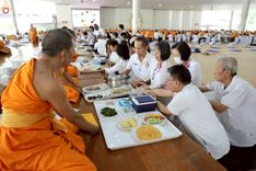 ภาพ No.231910:วันที่ 5 กรกฎาคม พ.ศ. 2568 พิธีถวายภัตตาหารเมนูสวรรค์ เพื่อการบรรลุธรรม ณ หอฉันคุณยายอาจารย์ฯ วัดพระธรรมกาย