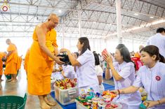 ภาพ No.207304:พิธีตักบาตร และปฏิบัติธรรมช่วงสาย ในวันมาฆบูชา วันพุธที่ 12 กุมภาพันธ์ พ.ศ. 2568 ณ วัดพระธรรมกาย จังหวัดปทุมธานี