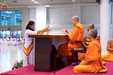 ภาพ No.232134:วันอาทิตย์ที่ 6 กรกฏาคม พ.ศ. 2568 พิธีมอบโล่เกียรติคุณ สวดธัมมจักกัปปวัตตนสูตร และรางวัลโครงการผู้นำแสงสว่างออนไลน์ ณ ห้องแก้วสารพัดนึก1 สภาธรรมกายสากล วัดพระธรรมกาย