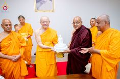 ภาพ No.222701:วันที่ 23 เมษายน พ.ศ. 2568 หลวงพ่อทัตตชีโวต้อนรับคณะสงฆ์เนปาล ณ อาคาร 100 ปี คุณยายมหารัตนอุบาสิกาจันทร์ ขนนกยูง วัดพระธรรมกาย