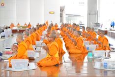 ภาพ No.230409:วันที่ 28 มิถุนายน พ.ศ. 2568 พิธีถวายภัตตาหารเมนูสวรรค์ เพื่อการบรรลุธรรม ณ หอฉันคุณยายอาจารย์ฯ วัดพระธรรมกาย