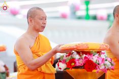 ภาพ No.159084:พิธีทอดผ้าป่าถวายทุนการศึกษาพระภิกษุสามเณรทั่วโลก และ พิธีถวายสังฆทานหนังสือพระไตรปิฏก 80 วัด บูชาธรรม 80 ปี หลวงพ่อธัมมชโย วันเสาร์ที่ 21 กันยายน พ.ศ. 2567 ณ โบสถ์พระไตรปิฏก วัดพระธรรมกาย