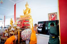 ภาพ No.234349:วันพฤหัสบดีที่ 24 กรกฎาคม พ.ศ. 2568 พิธีถวายสังฆทานแก่คณะสงฆ์ 323 วัด , พิธีมอบกองทุนหนุนแรงใจช่วยครูใต้ , พิธีทำบุญส่วนกุศลแด่ผู้วายชนม์ ในเหตุการณ์ความไม่สงบ 4 จังหวัด ชายแดนภาคใต้ (ปัตตานี , ยะลา , นราธิวาส , สงขลา) ปีที่ 21 ครั้งที่ 179 ณ วัดเวฬุวัน 