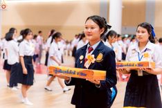 ภาพ No.245998:วันเสาร์ที่ 13 กันยายน พ.ศ. 2568 พิธีมอบผ้าไตรประธานกฐินสัมฤทธิ์เด็กดี V-Star ณ สภาธรรมกายสากล วัดพระธรรมกาย