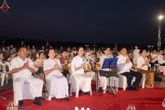 ภาพ No.175923:พิธีจุดประทีปโคมลาน, โคมลอยและลอยกระทง ถวายประทีปเป็นพุทธบูชา สร้างความสว่างไสวให้กับแผ่นดินด้วยแสงธรรม วันที่ 15 พฤศจิกายน พ.ศ. 2567 ณ พุทธอุทยานนานาชาติ อ.โพนพิสัย จ.หนองคาย