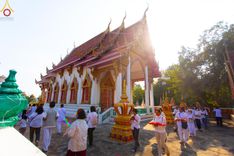 ภาพ No.189289:พิธีทอดผ้าป่าทำนุบำรุงศาสนสถาน ในโครงการธรรมยาตรา กตัญญูบูชา มหาปูชนียาจารย์ พระมงคลเทพมุนี(สด จนฺทสโร) พระผู้ปราบมาร อนุสรณ์สถาน 7 แห่ง ปีที่ 13 ณ วัดใหม่นพรัตน์  ต.เนินพระปรางค์ อ.สองพี่น้อง จ.สุพรรณบุรี วันที่ 5 มกราคม พ.ศ. 2568