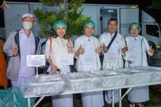 ภาพ No.190558:สาธุชนถวายภัตตาหารเป็นสังฆทาน แด่พระธรรมยาตรา ณ อนุสรณ์สถานมหาวิหารพระมงคลเทพมุนี (โลตัสแลนด์) อ.สองพี่น้อง จ.สุพรรณบุรี ในโครงการธรรมยาตรา กตัญญูบูชา มหาปูชนียาจารย์ พระมงคลเทพมุนี(สด จนฺทสโร) พระผู้ปราบมาร แห่ง ปีที่ 13 วันที่ 7 มกราคม พ.ศ.2568