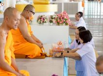 ภาพ No.240590:วันพุธที่ 27 สิงหาคม พ.ศ. 2568 พิธีตักบาตร ในวันธรรมชัย ณ วัดพระธรรมกาย จ.ปทุมธานี