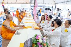 ภาพ No.201841:พิธีถวายภัตตาหารเป็นสังฆทาน แด่พระธรรมยาตรา ณ อนุสรณ์สถานบางปลา วัดบางปลา อำเภอบางเลน จังหวัดนครปฐม ในโครงการธรรมยาตรา กตัญญูบูชา มหาปูชนียาจารย์ พระมงคลเทพมุนี(สด จนฺทสโร) พระผู้ปราบมาร อนุสรณ์สถาน 7 แห่ง ปีที่ 13 วันที่ 26 มกราคม พ.ศ. 2568