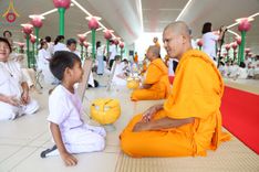 ภาพ No.244888:วันเสาร์ที่ 6 กันยายน พ.ศ. 2568 พิธีถวายบาตร บรรพชา อุปสมบทของนาคธรรมทายาท โครงการอุปสมบทหมู่บูชาธรรมครบรอบ 108 ปี  วันครูผู้ค้นพบวิชชาธรรมกาย ณ โบสถ์พระไตรปิฎก วัดพระธรรมกาย