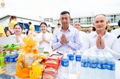 ภาพ No.241991:วันอาทิตย์ที่ 31 สิงหาคม พ.ศ. 2568 พิธีทำบุญแด่คณะสงฆ์ 122 รูป ฉลอง 121 ปี อำเภอคลองหลวง จ.ปทุมธานี เพื่อนำส่งช่วยเหลือคณะสงฆ์ 323 วัด 4 จังหวัดชายแดนภาคใต้ และช่วยเหลือประชาชนจากเหตุปะทะ แนวชายแดนไทย-กัมพูชา ณ บริเวณหน้าที่ว่าการอำเภอคลองหลวง จังหวัดปทุ