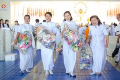 ภาพ No.159022:พิธีตักบาตร ในวันอาทิตย์ต้นเดือน วันที่ 6 ตุลาคม พ.ศ. 2567 ณ สภาธรรมกายสากล วัดพระธรรมกาย