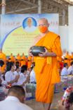 ภาพ No.86823:พิธีตักบาตร , พิธีบูชาข้าวพระ , พิธีจุดเทียนใจ ไฟนิรันดร์ อนันตชัย ในวันอาทิตย์ต้นเดือน 3 กันยายน พ.ศ. 2566 ณ วัดพระธรรมกาย