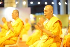 ภาพ No.241054:วันพุธที่ 27 สิงหาคม พ.ศ. 2568 พิธีจุดประทีป ในวันธรรมชัย ณ วัดพระธรรมกาย