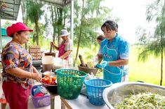 ภาพ No.235446:วันที่ 30-31 กรกฎาคม พ.ศ. 2568 วัดพระธรรมกาย มูลนิธิธรรมกาย ร่วมกับศูนย์ส่งเสริมศีลธรรมจังหวัดสุรินทร์ เปิดศูนย์พักพิงชั่วคราวเพื่อช่วยเหลือประชาชน ผู้อพยพจากเหตุปะทะกันตามแนวชายแดน ไทย-กัมพูชา ตั้งแต่วันที่ 24 กรกฎาคม พ.ศ.2568 เป็นต้นไป
