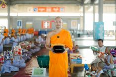 ภาพ No.214624:วันศุกร์ที่ 4 เมษายน พ.ศ.2568 นาคธรรมทายาทตักบาตรพระพี่เลี้ยง ในโครงการบรรพชาสามเณร ฟื้นฟูพระพุทธศาสนาทั่วไทย ณ วิหารคด 22 วัดพระธรรมกาย