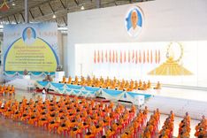 ภาพ No.243438:วันที่ 7 กันยายน พ.ศ. 2568 พิธีตักบาตร ข้าวสารอาหารแห้ง ในวันครูผู้ค้นพบวิชชาธรรมกาย ณ บ้านแก้วเรือนทองคุณยายฯ สภาธรรมกายสากล วัดพระธรรมกาย
