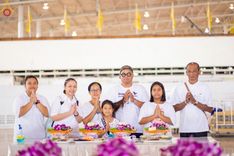 ภาพ No.159027:พิธีตักบาตร ในวันอาทิตย์ต้นเดือน วันที่ 6 ตุลาคม พ.ศ. 2567 ณ สภาธรรมกายสากล วัดพระธรรมกาย