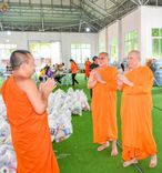 ภาพ No.235496:วันที่ 30-31 กรกฎาคม พ.ศ. 2568 วัดพระธรรมกาย มูลนิธิธรรมกาย ร่วมกับศูนย์ส่งเสริมศีลธรรมจังหวัดสุรินทร์ เปิดศูนย์พักพิงชั่วคราวเพื่อช่วยเหลือประชาชน ผู้อพยพจากเหตุปะทะกันตามแนวชายแดน ไทย-กัมพูชา ตั้งแต่วันที่ 24 กรกฎาคม พ.ศ.2568 เป็นต้นไป