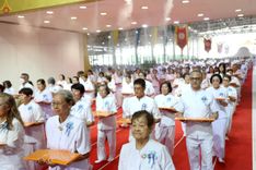 ภาพ No.240764:วันพุธที่ 27 สิงหาคม พ.ศ. 2568 พิธีทอดผ้าป่าเพื่อสร้างอาคาร  82 ปี หลวงพ่อธัมมชโย สมทบกฐินวัดพระธรรมกาย และกฐิน 30,000 วัดทั่วประเทศ ครั้งที่ 1