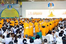 ภาพ No.232000:วันอาทิตย์ที่ 6 กรกฏาคม พ.ศ. 2568 พิธีตักบาตร ข้าวสารอาหารแห้ง  พิธีบูชาข้าวพระ สัมมนาพิเศษราชเหล็ก ณ สภาธรรมกายสากล วัดพระธรรมกาย