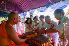 ภาพ No.255451:วันที่ 13 ตุลาคม พ.ศ. 2568 พิธีบรรจุพระบรมสารีริกธาตุ ผูกผ้า 7 สี เพื่อความเป็นสิริมงคล  และ ยกช่อฟ้า ประดิษฐานบนหลังคาอุโบสถวัดทุ่งเจริญธรรม ถวายบูชาธรรม 81 ปี หลวงพ่อธัมมชโย โดยคณะศิษยานุศิษย์ ณ วัดทุ่งเจริญธรรม อ.อมก๋อย จ.เชียงใหม่