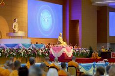 ภาพ No.251234:วันที่ 10 ตุลาคม พ.ศ. 2568 พิธีปฏิบัติธรรม ในวันคล้ายวันเกิด 141 ปี พระมงคลเทพมุนี (สด จนฺทสโร) พระผู้ปราบมาร ณ สภาธรรมกายสากล วัดพระธรรมกาย