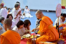 ภาพ No.238102:วันอังคารที่ 12 สิงหาคม พ.ศ. 2568 กิจกรรมวันแม่แห่งชาติ พิธีเปิดห้องปฎิบัติธรรม "กลางใส ใจสว่าง" (World Inner Peace Meditation Room) พิธีลูกกราบคุณแม่-คุณพ่อ พิธีทอดผ้าป่ากองทุนเลี้ยงพระ&กฐิน 30,000 วัด(บูชาธรรมหลวงพ่อ) พิธีไถ่โคท้อง 2 ตัว  ณ วิหารคด 2 ว