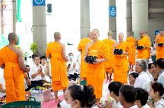 ภาพ No.235324:วันที่ 27 กรกฎาคม พ.ศ. 2568 พิธีตักบาตรฉลองพระใหม่ โครงการบรรพชาและอุปสมบทมู่รุ่นเข้าพรรษา ณ วัดพระธรรมกาย