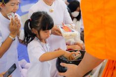 ภาพ No.86844:พิธีตักบาตร , พิธีบูชาข้าวพระ , พิธีจุดเทียนใจ ไฟนิรันดร์ อนันตชัย ในวันอาทิตย์ต้นเดือน 3 กันยายน พ.ศ. 2566 ณ วัดพระธรรมกาย