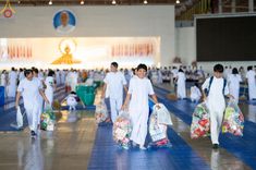 ภาพ No.159023:พิธีตักบาตร ในวันอาทิตย์ต้นเดือน วันที่ 6 ตุลาคม พ.ศ. 2567 ณ สภาธรรมกายสากล วัดพระธรรมกาย