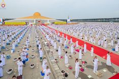 ภาพ No.90116:พิธีปลูกทรัพย์บานชื่น  เนื่องใน 139 ปี วันคล้ายวันเกิดด้วยรูปกายเนื้อ พระมงคลเทพมุนี (สด จนฺทสโร) พระผู้ปราบมาร วันอังคารที่ 10 ตุลาคม พ.ศ. 2566 ณ วัดพระธรรมกาย จ.ปทุมธานี