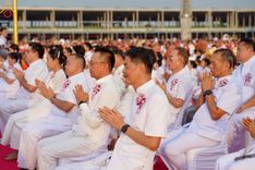 ภาพ No.221722:วันอังคารที่ 22 เมษายน พ.ศ. 2568 ภาพพิธีถวายมหาสังฆทานคณะสงฆ์ 40,000 กว่าวัดทั่วประเทศ เนื่องในวันคุ้มครองโลก ชุดที่ 2 (ปลื้มให้สมการรอคอย) ณ ลานธรรมพระมหาธรรมกายเจดีย์ วัดพระธรรมกาย