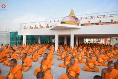 ภาพ No.201362:พระธรรมยาตราปฏิบัติธรรม และถ่ายภาพหมู่ประวัติศาสตร์ ณ อาคารธรรมยาตรา กตัญญูบูชามหาปูชนียาจารย์  ตรงข้ามวัดปากน้ำภาษีเจริญ จ.กรุงเทพมหานคร ในโครงการธรรมยาตรา กตัญญูบูชา มหาปูชนียาจารย์ พระมงคลเทพมุนี(สด จนฺทสโร) พระผู้ปราบมาร อนุสรณ์สถาน 7 แห่ง ปีที่ 13