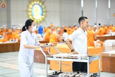 ภาพ No.169720:พิธีถวายภัตตาหารเมนูสวรรค์ "เพื่อการบรรลุธรรม" เนื่องในวันลอยกระทง (ขึ้น 15 ค่ำ เดือน 12) วันศุกร์ที่ 15 พฤศจิกายน พ.ศ. 2567 ณ หอฉันคุณยายอาจารย์ฯ วัดพระธรรมกาย