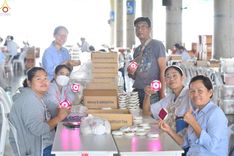 ภาพ No.239936:วันที่ 20-23 สิงหาคม พ.ศ. 2568 การเตรียมงานวันธรรมชัย ใส่ถ่านประทีป LED ที่วิหารคด 7 และ 25 วัดพระธรรมกาย